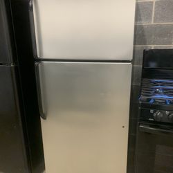 GE 28” Top Freezer Fridge Stainless Steel Working Perfectly 4 Months Warranty 