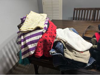 Ropa de hombre2xl y mujer small toda por $25
