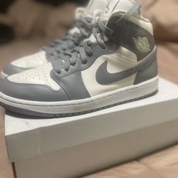 Women’s Jordan 1 - SAIL/STEALTH-WHITE