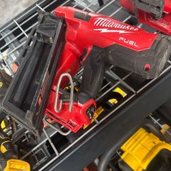 Milwaukee Fuel M18 Framing Nail Gun