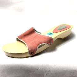 Ugg Wouldn’t slide sandals women’s size 8