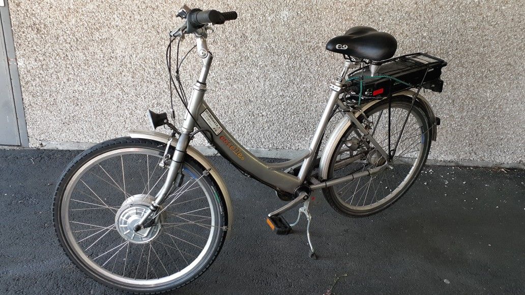 Estelle Electric Commuter Bicycle