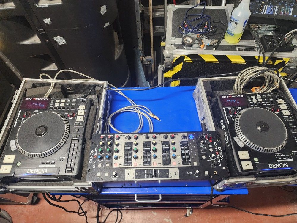 Denon Mixer And 2 CDJ PLAYERS With Cases