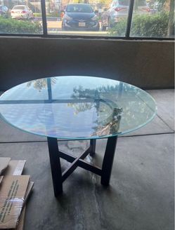 Round glass dinning room table