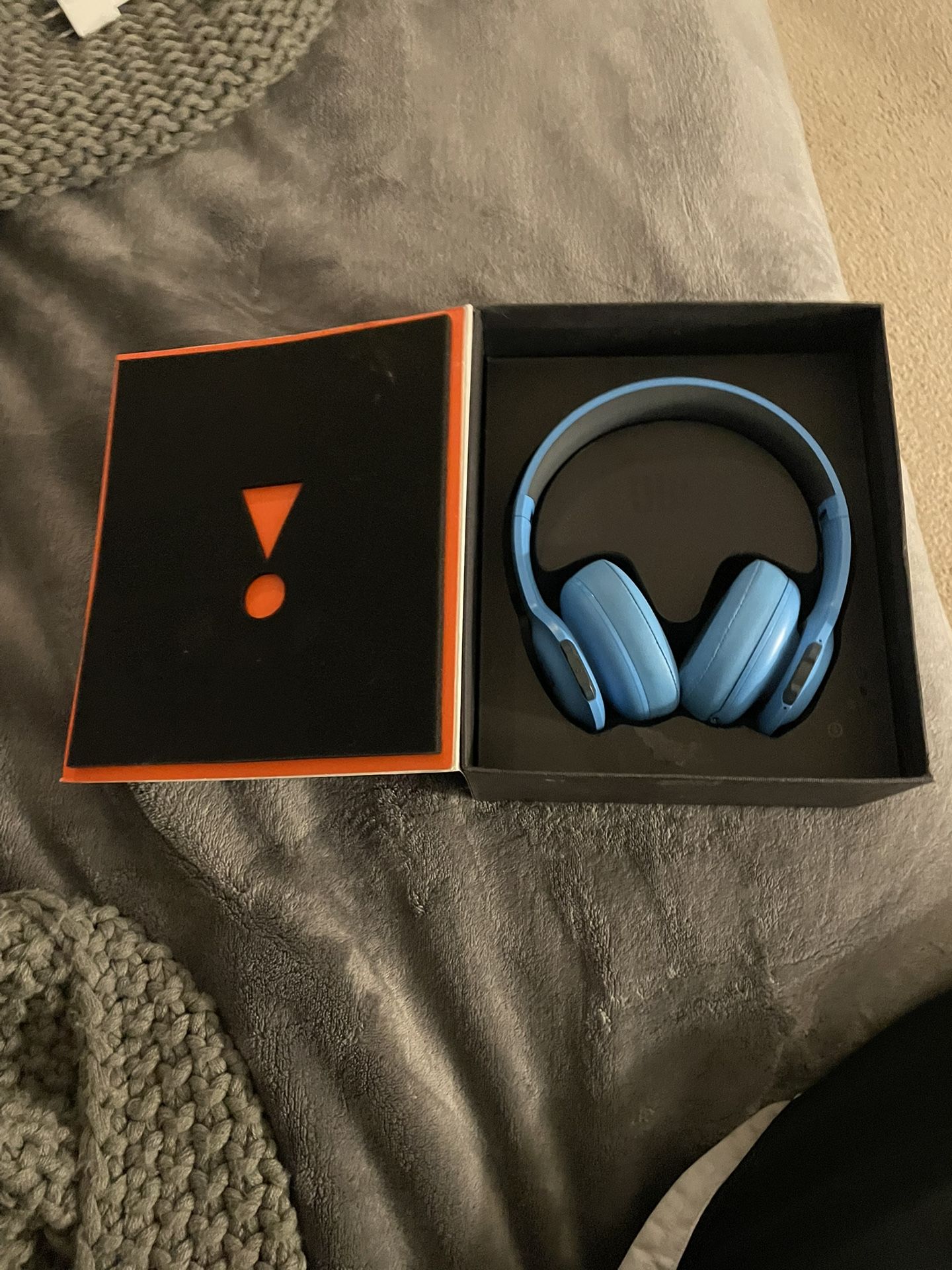 light blue everest 300 headphones