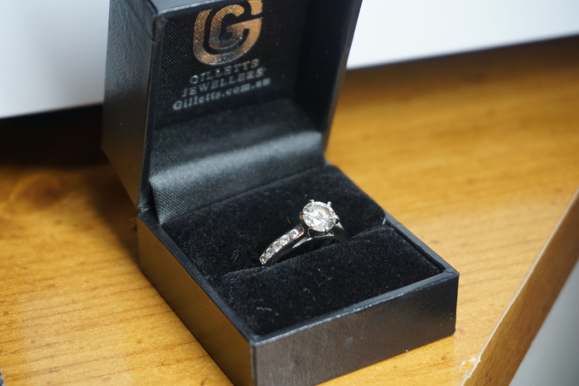 14k White Gold With 1 Carat Diamond Wedding Ring  Size 6