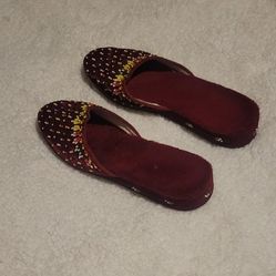 WOMENS VELVET EMBROIDERED SLIPPERS MAROON SIZE 7.5 