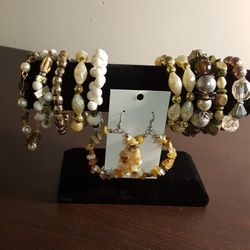 Beautiful Brooch Sterling Silver, Flower style,  Antique Pin, 1.82grs. Please read and see the pictures for details.
