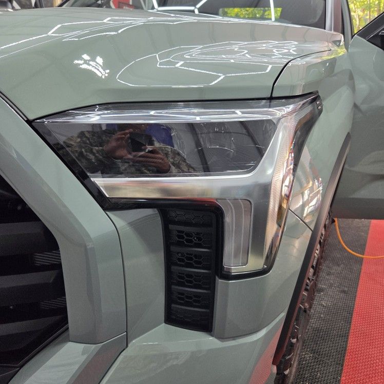 Toyota Tundra OEM Headlights