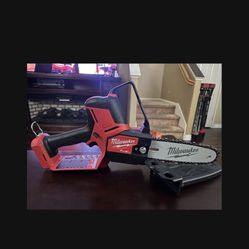 Milwaukee M12 Fuel 8” Hatchet Pruning Chainsaw 