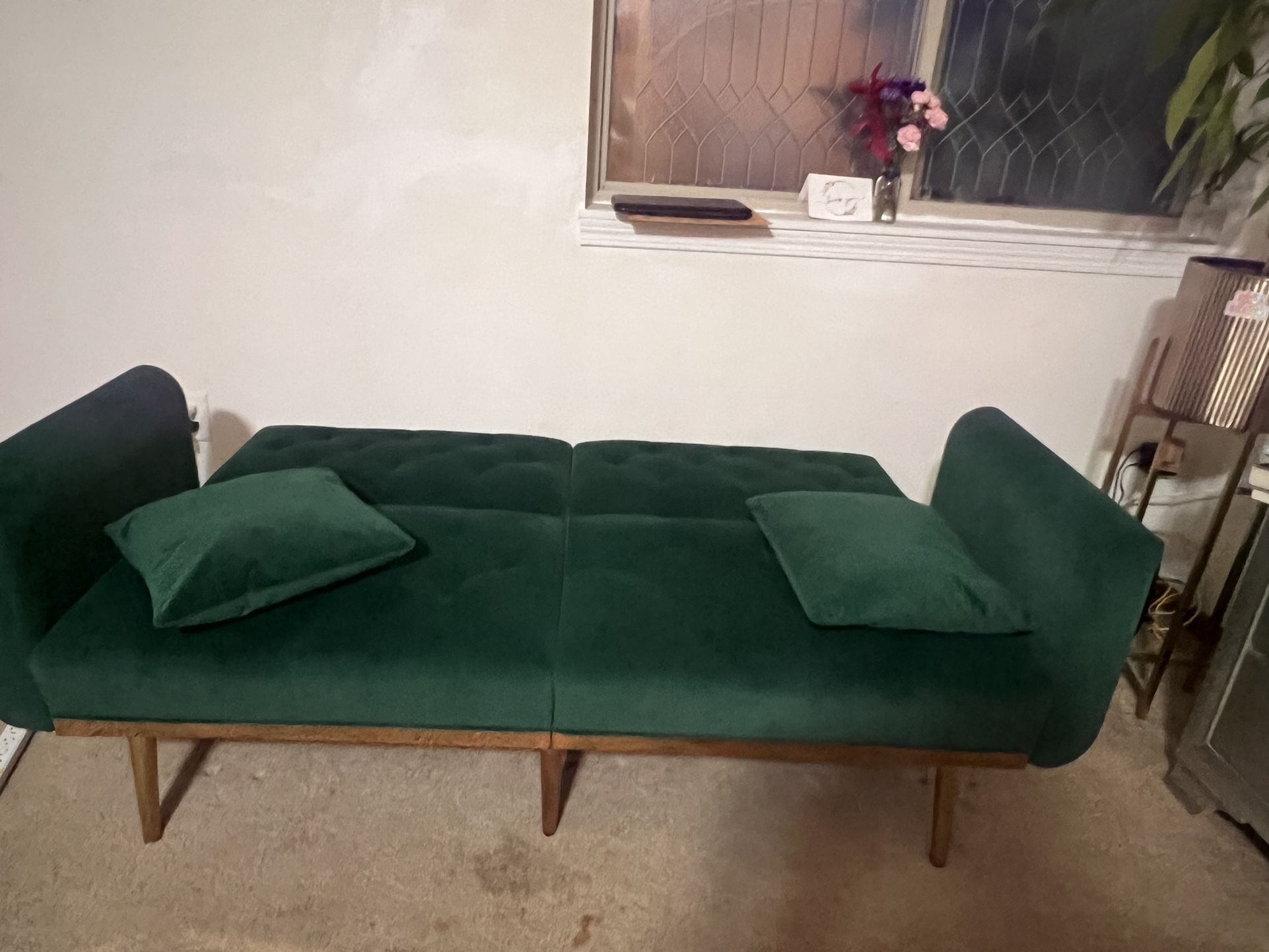 Sofá. Gold And Green. 65” Long.