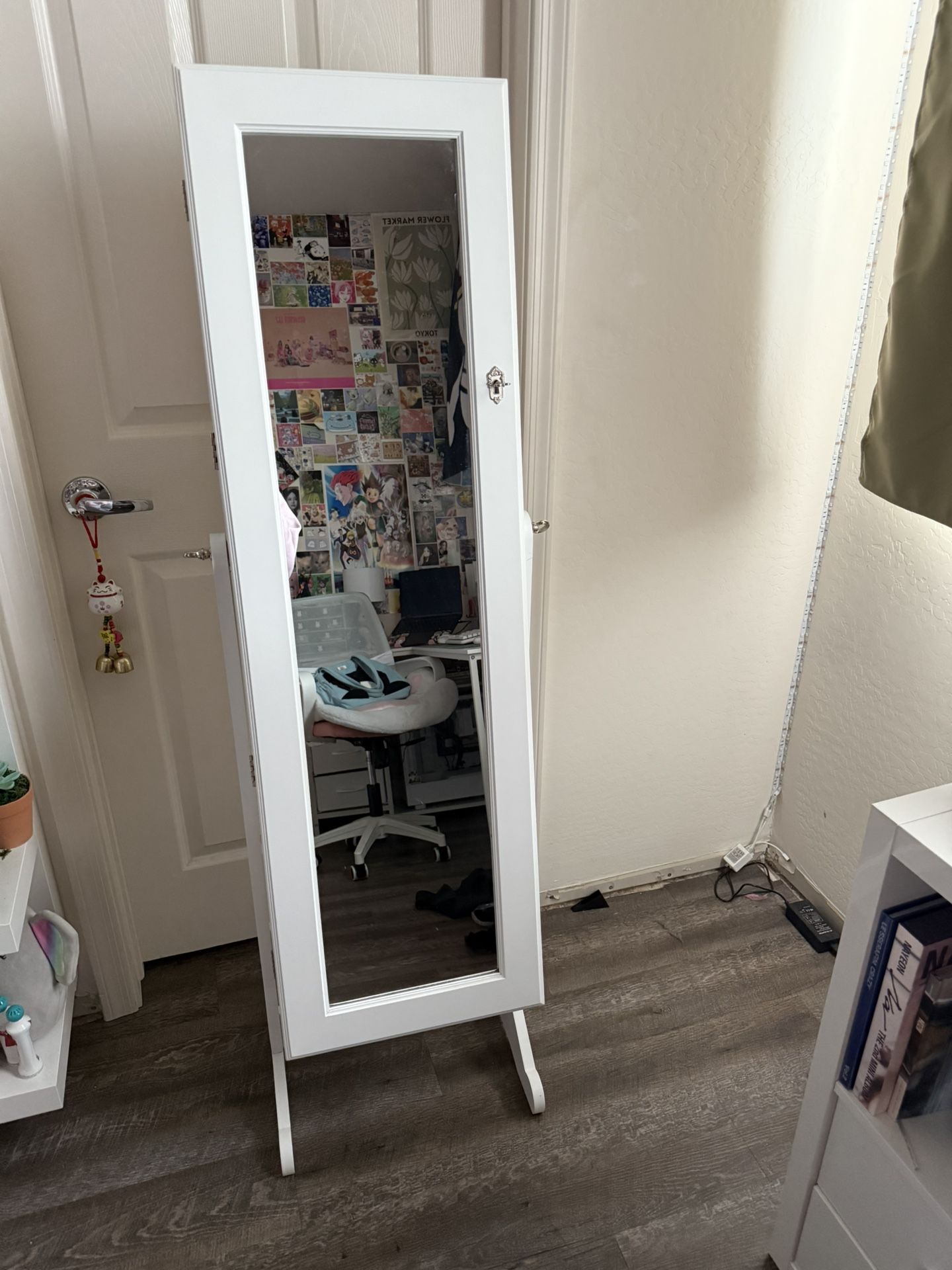 Jewelry Cabinet Mirror with Lock