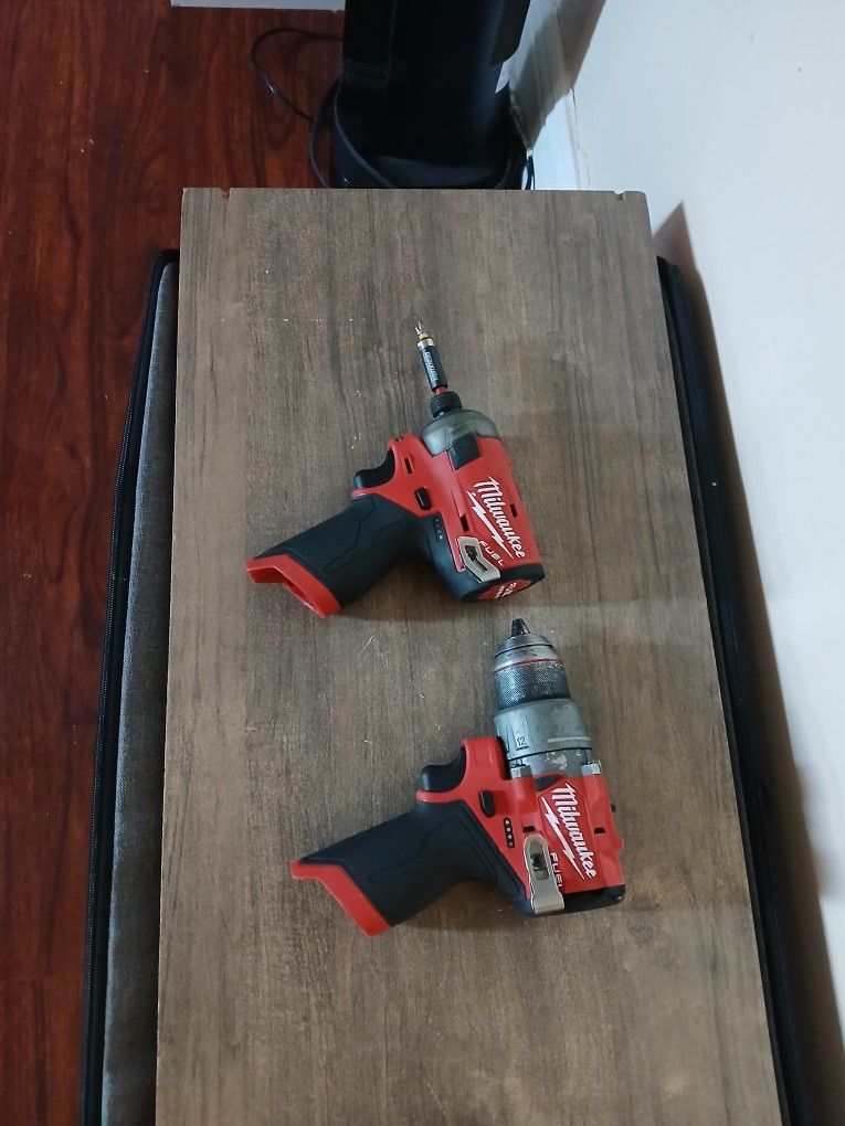 Taladros Milwaukee 2 Por 130