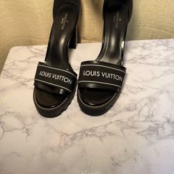 Louise Vuitton Star trail heels 