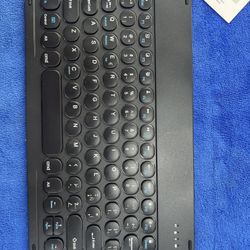 Thin and Light Wireless Bluetooth Keyboard