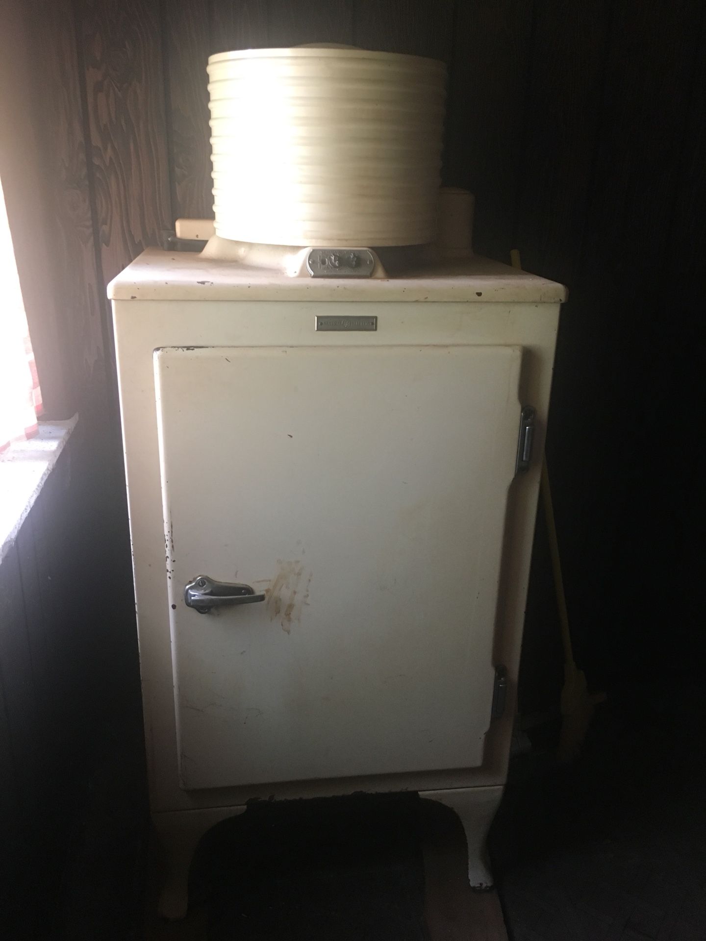 Vintage GE 1930's Monitor Top Refrigerator Antique Appliance General Electric