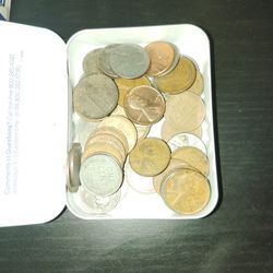 19 46 Wheat Pennies A Bunch Of 1943 D And Regular Steel Pennies 1954 D Wheat Pennies In There Too