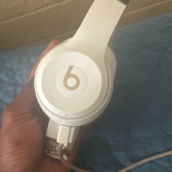 All White Beats Solo 4