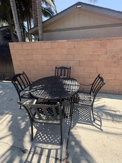Black Metal Table With 4 Chairs