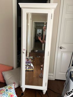 Standing closet