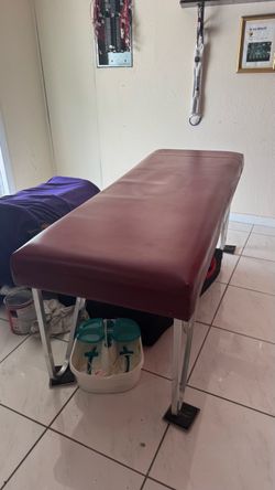 Massage therapy table