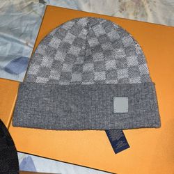 LOUIS VUITTON Néo Petit Damier Beanie grey