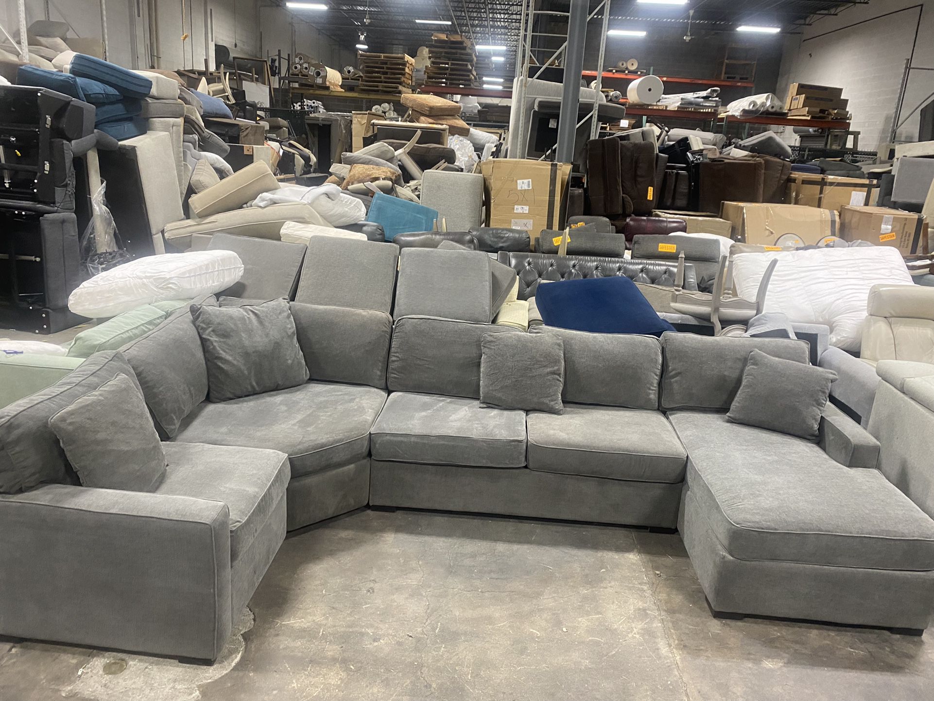 Macys Brand Radley Sectional $850 for Sale in Paterson, NJ - OfferUp