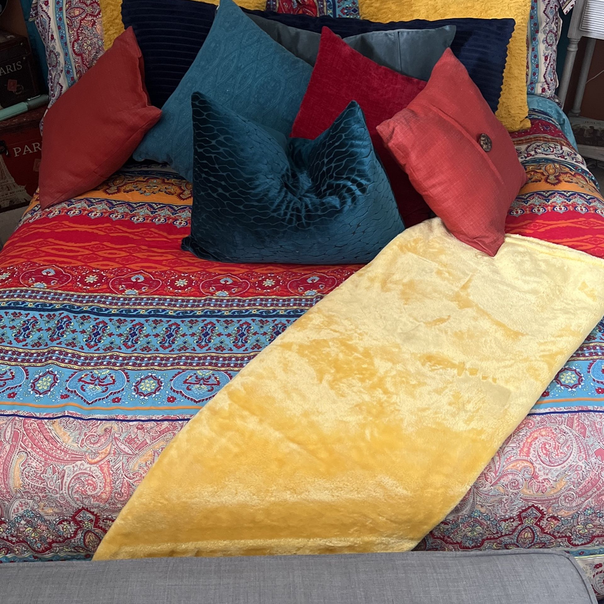 PosturePedic Queen Mattress +Bed Set 