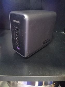 Ugreen 300W Fast Charger For MacBook And Samsung And iPhone 