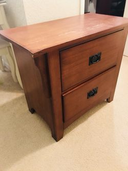 Cute dresser / night stand!