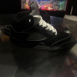 Selling jordan 5 metallics
