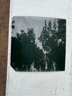 2002-2006 GMC envoy door glass