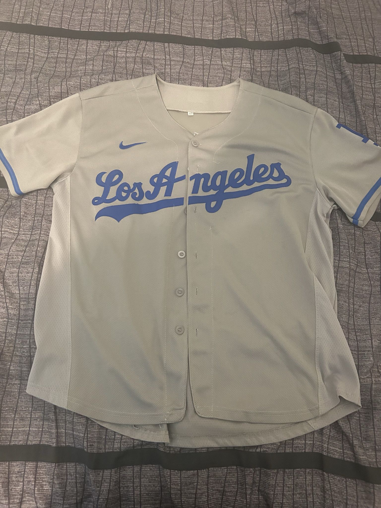 LA Dodgers Gray Urias Jersey Size 40/M