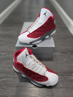 JORDAN 13 SIZE 8 (USED)