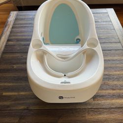 4 Moms Tub