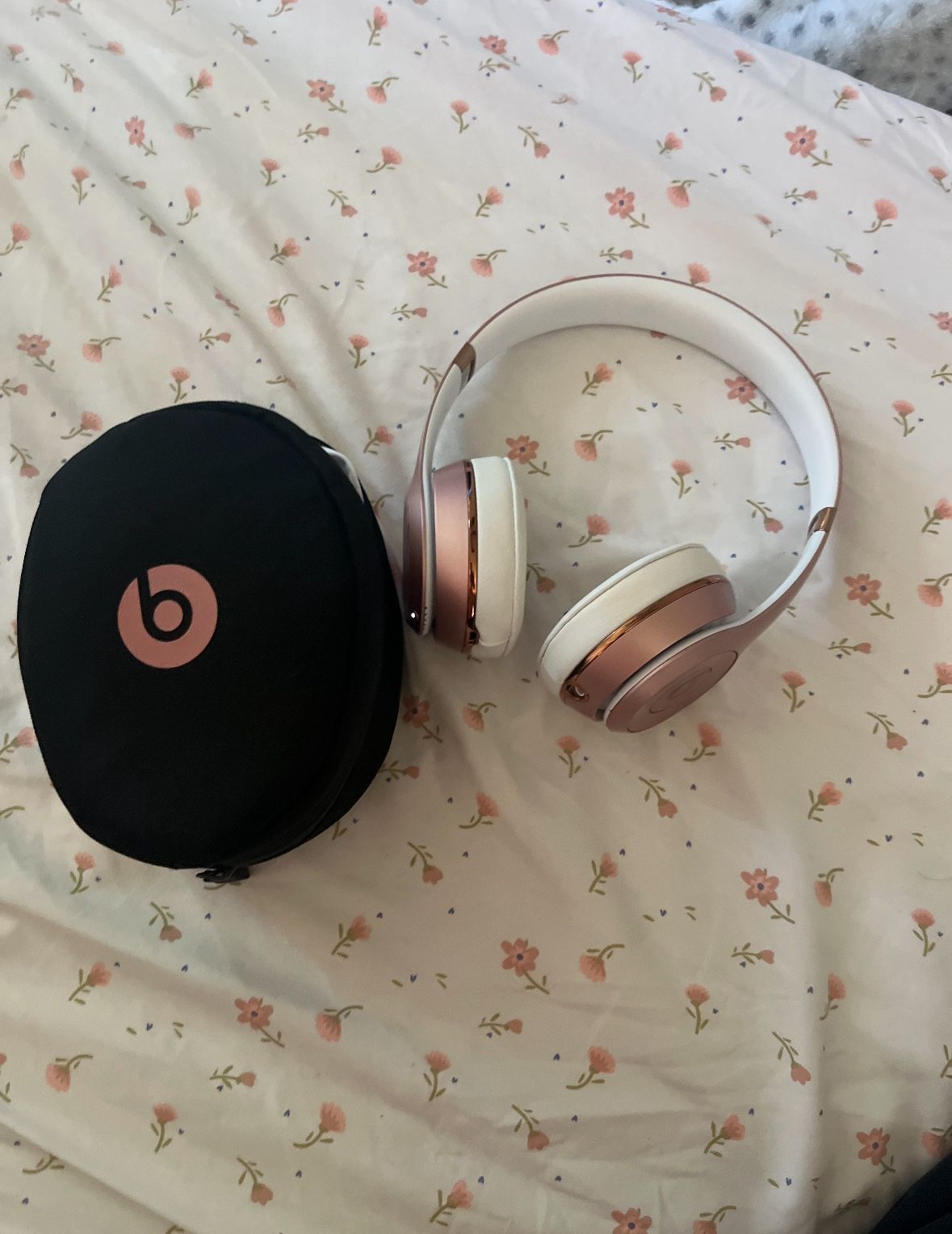 Beats Solo 3 headphones complete set