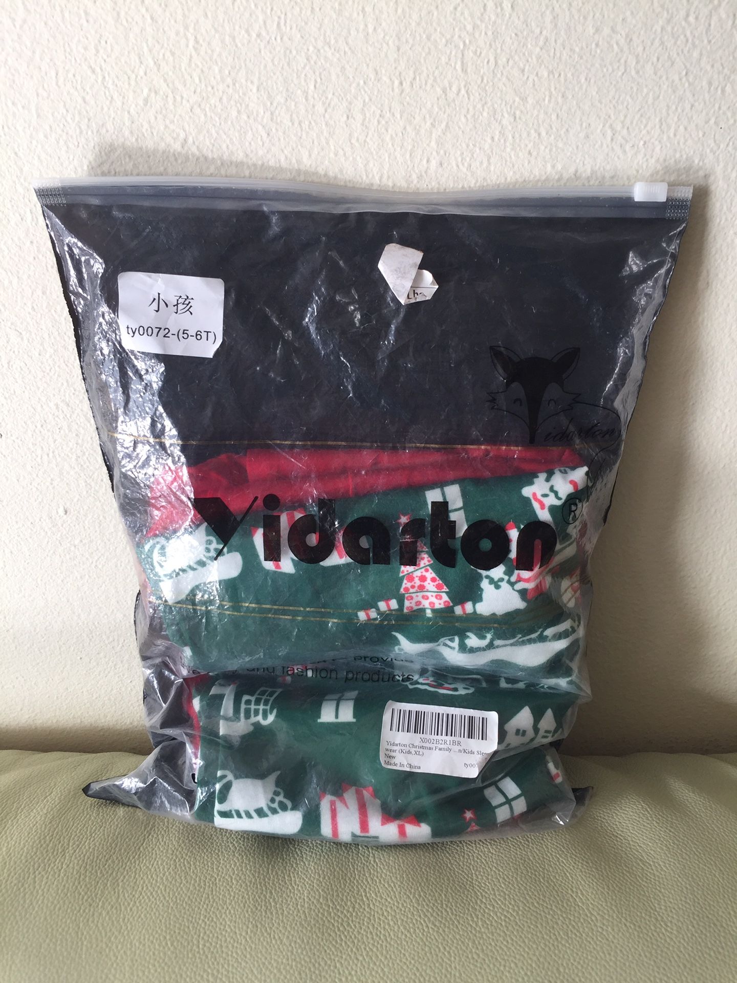 Children's Christmas clothes. for 5-7 years old