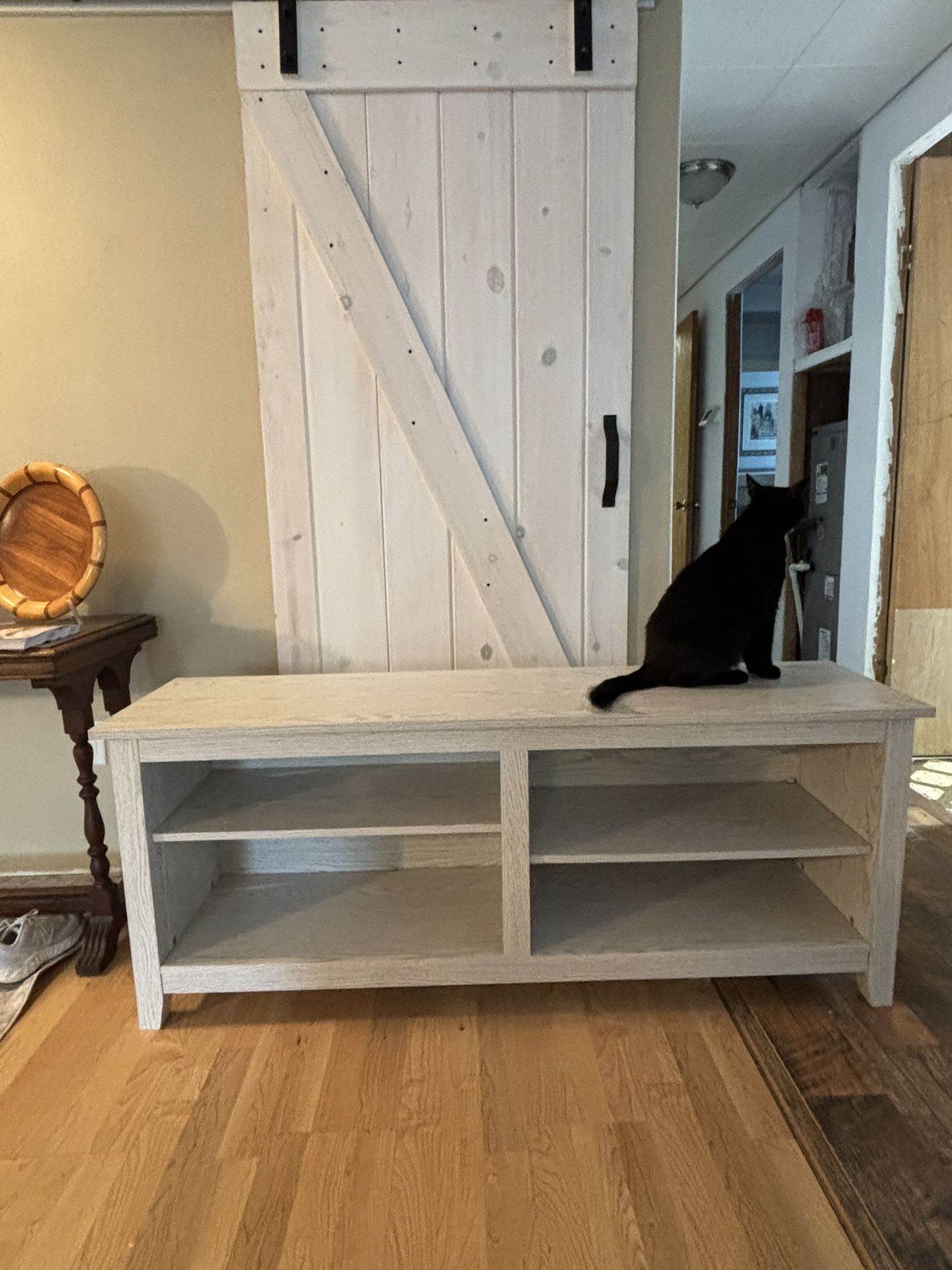 Entertainment/TV Stand