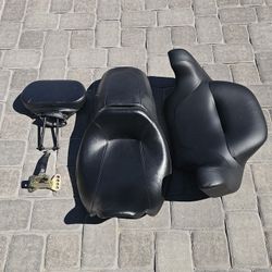 2021 Harley Davidson seat, bracket and tour pak backrest 