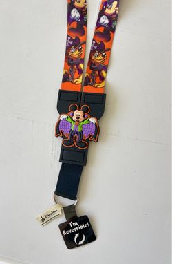 2015 DISNEY PARKS DISNEYLAND HALLOWEEN MICKEY PUMPKIN VAMPIRE PIN TRADER LANYARD