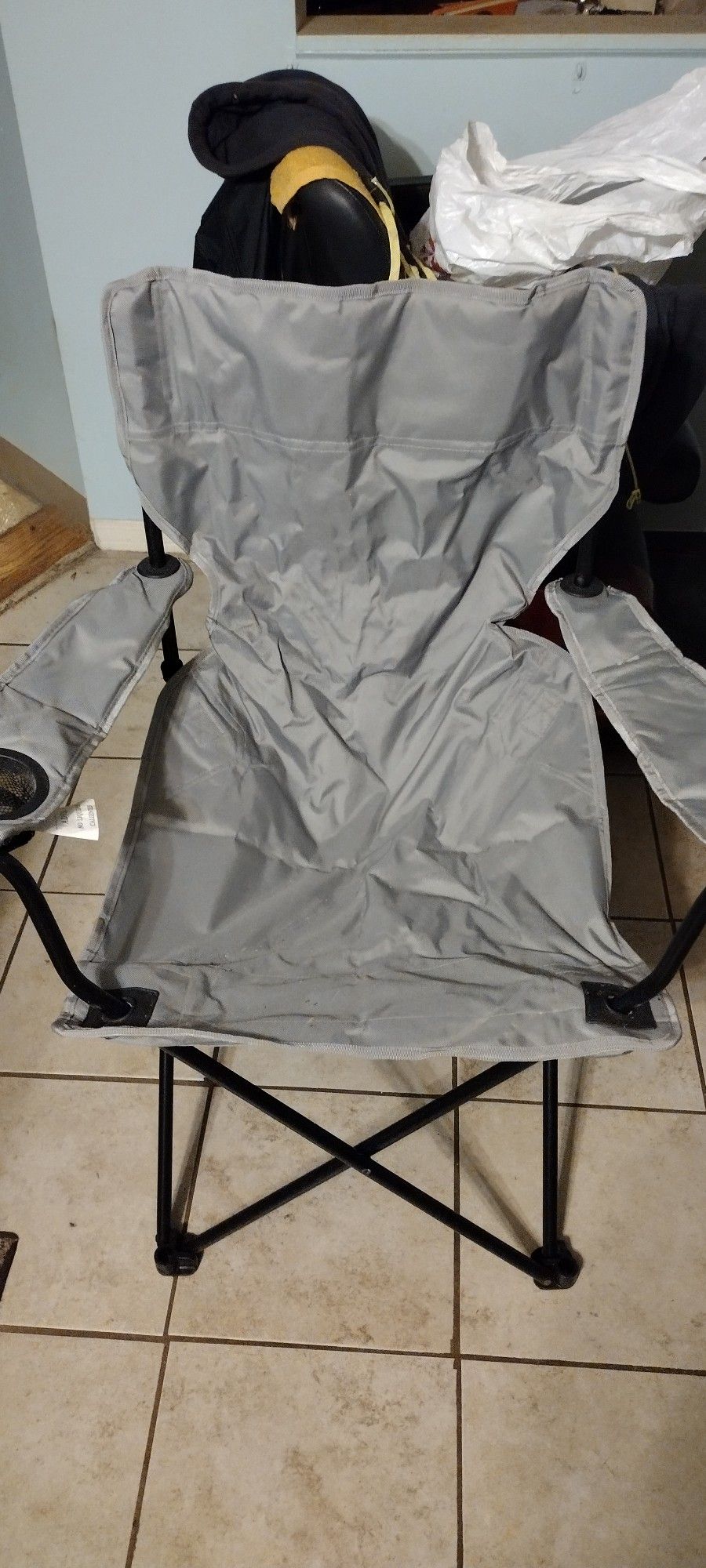 4 Complete Folding Lawn Chairs With Canvas Bags