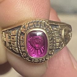 Classic 10 carat ring Only For $380 Cash Only Price Is Firm 