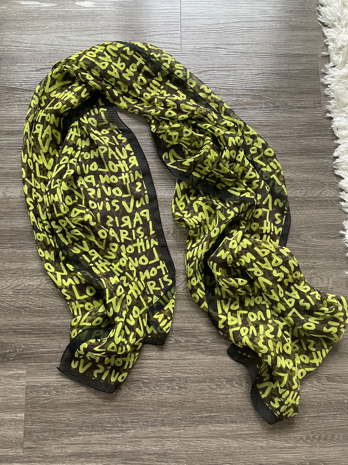 Louis Vuitton Graffiti scarf 