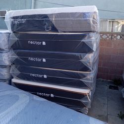 Nectar Mattress 

Nectar Premier queen Size - 13" Thick Memory foam mattress 

Brand new mattress 

Delivery available 
