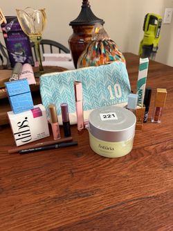 Mixed Beauty Bundle with Makeup Bag