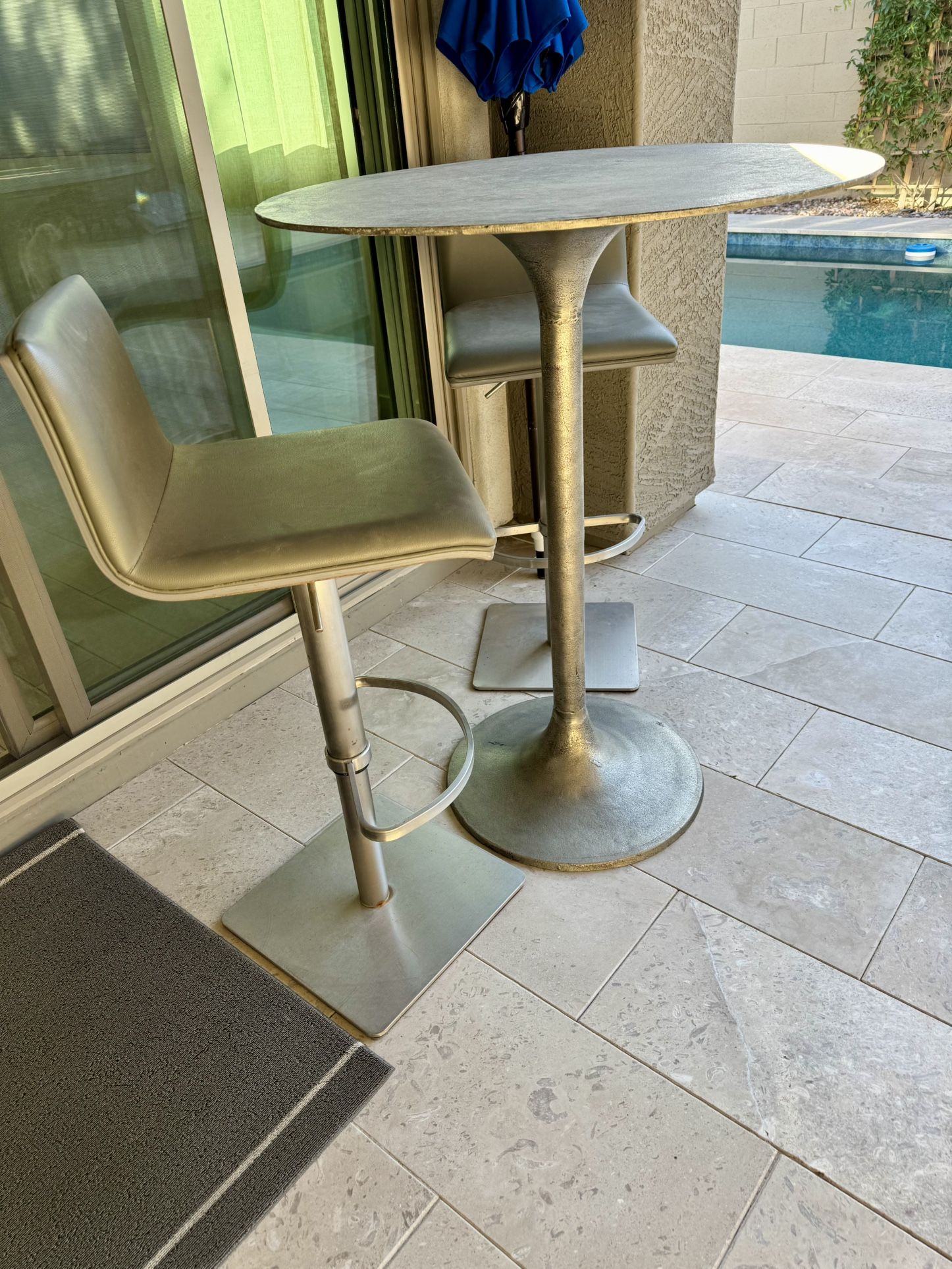 Modern Bar Top Table and Adjustable Chairs 