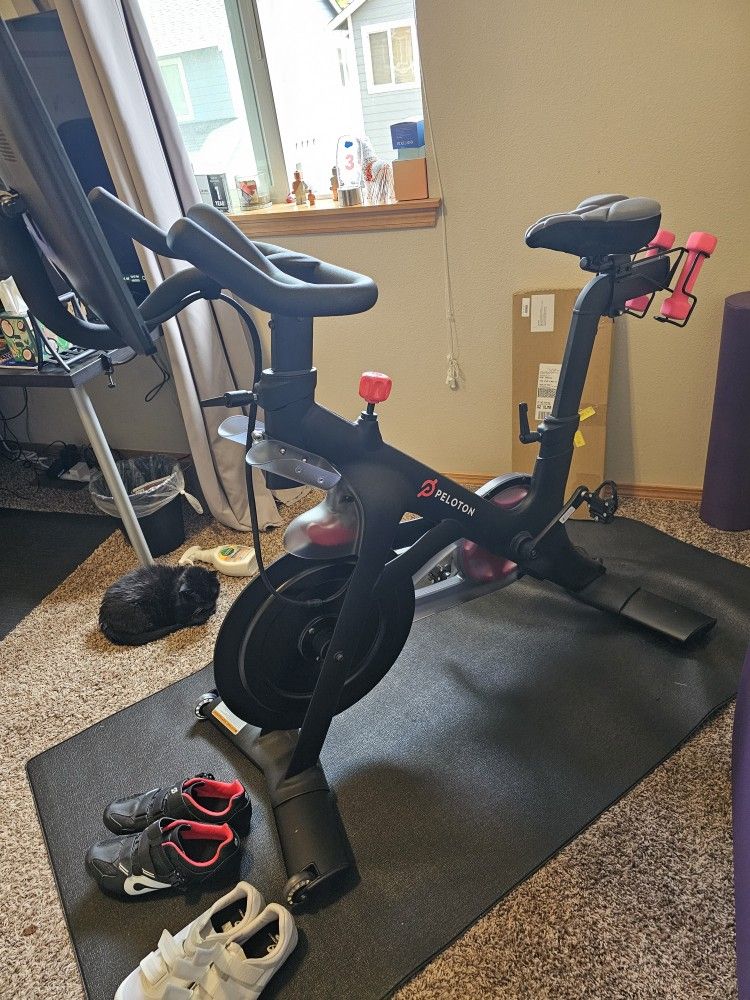 Pelaton Bike W/ Accessories
