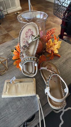 AVAILABLE,, FREE Wallet, Beaded Floral Thong, Sandals, size 8