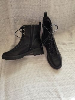 Universal Thread WOMENS Boots 9