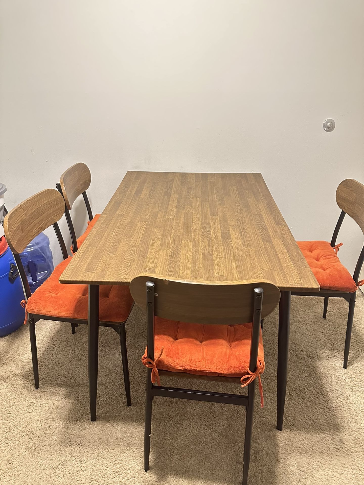 Dinning Table With Chairs